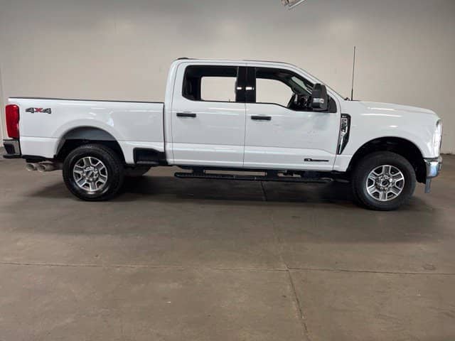 2025 Ford F-250 Super Duty - Image 2