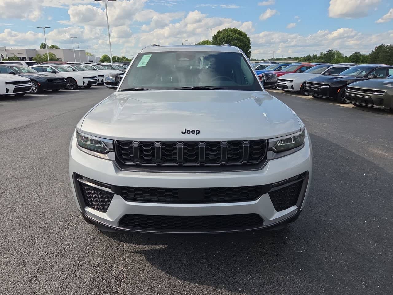 2026 Jeep Grand Cherokee L - Image 2