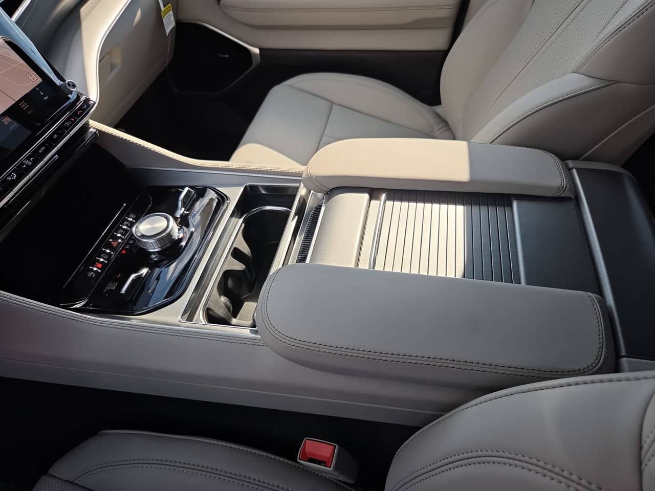2026 Jeep Grand Wagoneer - Image 37