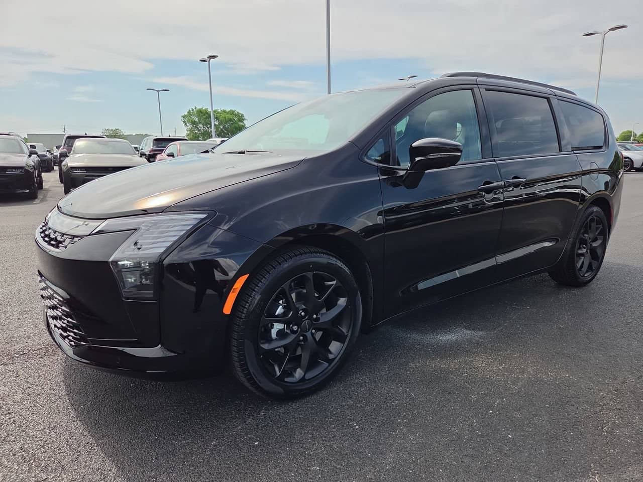 2027 Chrysler Pacifica - Image 3