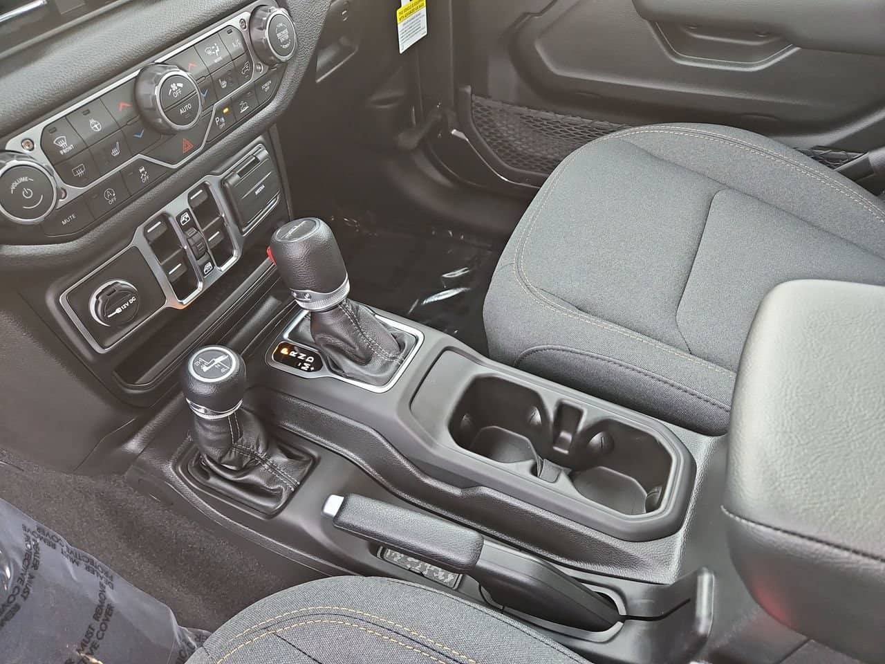 2026 Jeep Gladiator - Image 30