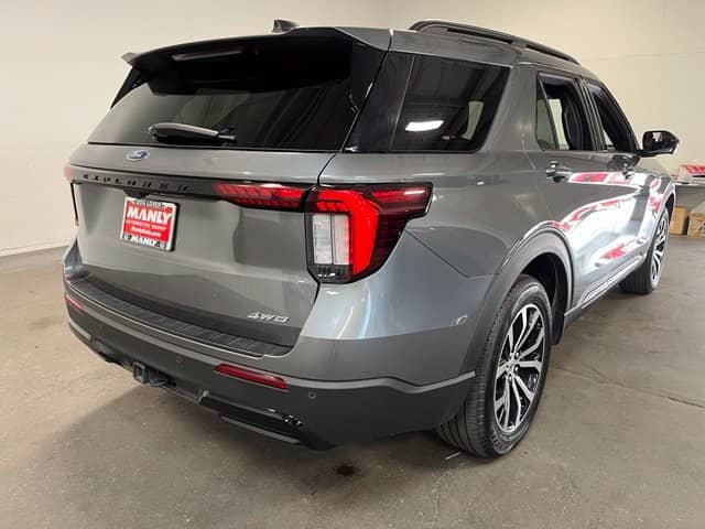 2025 Ford Explorer - Image 3