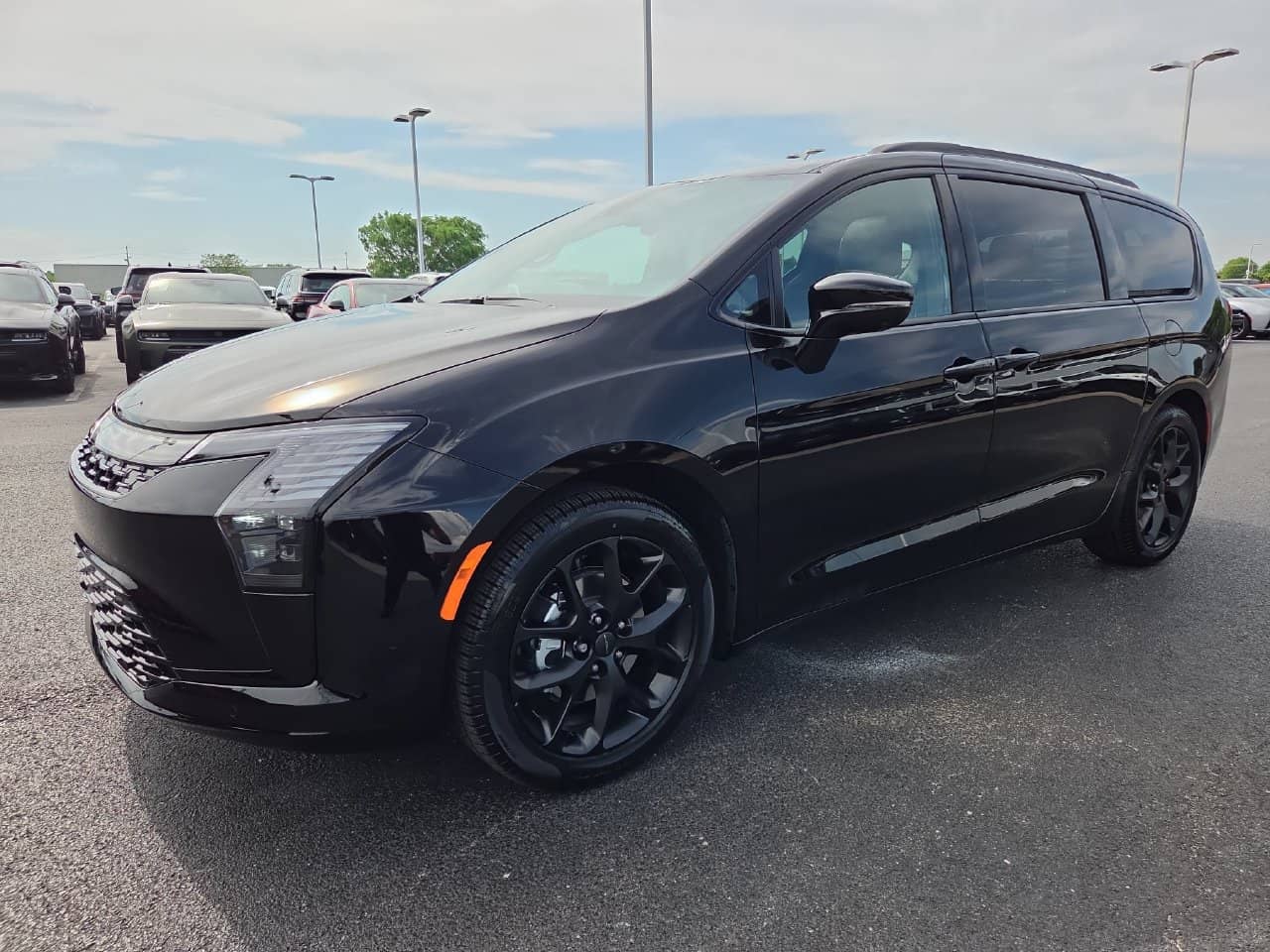2027 Chrysler Pacifica - Image 3