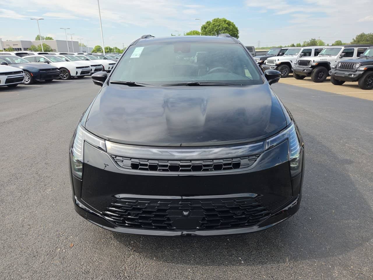 2027 Chrysler Pacifica - Image 2