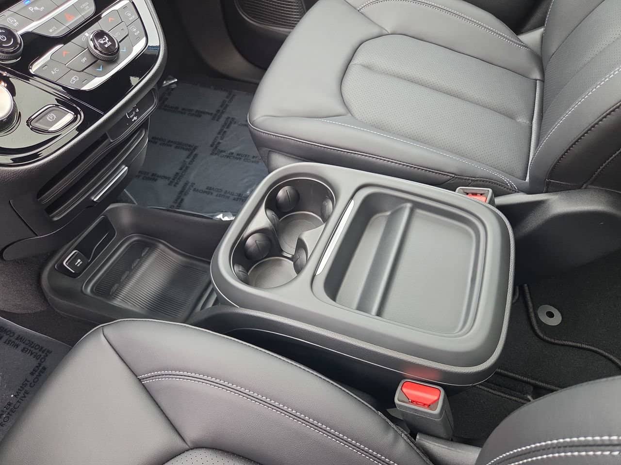 2027 Chrysler Pacifica - Image 33
