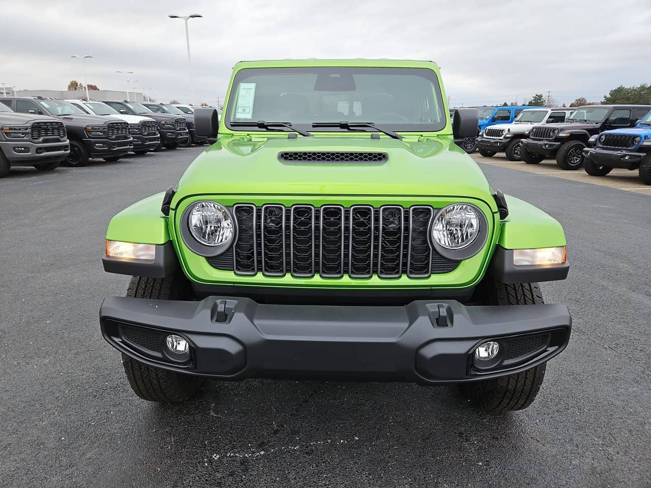 2026 Jeep Gladiator - Image 2