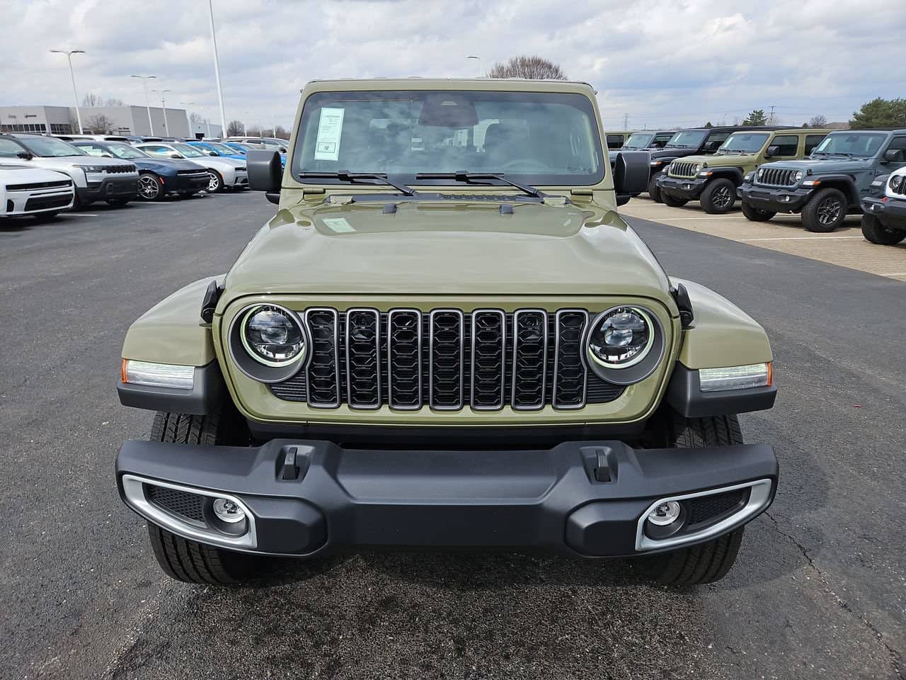 2026 Jeep Gladiator - Image 2