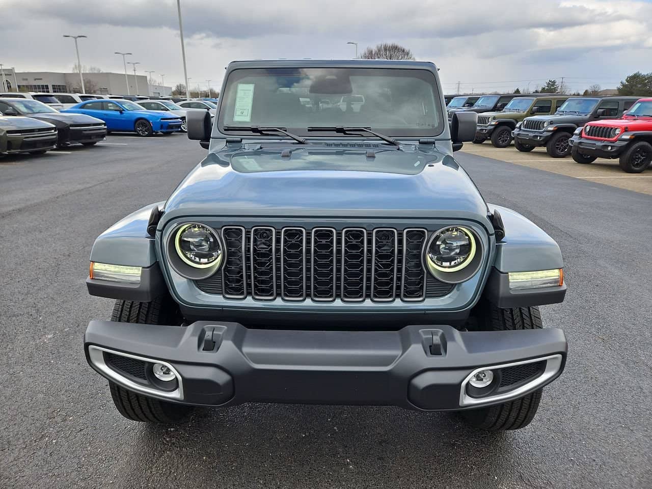 2026 Jeep Gladiator - Image 2