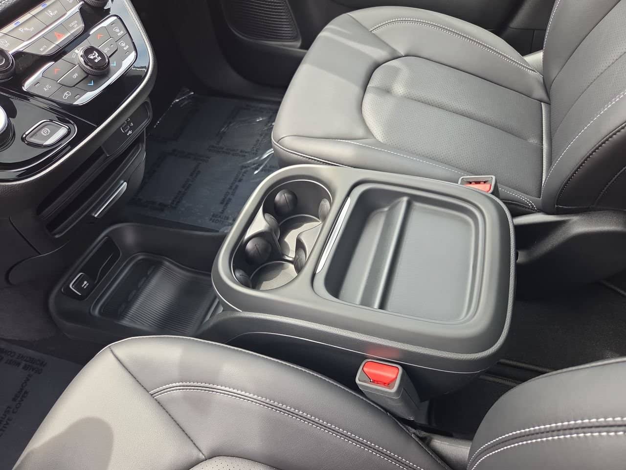 2027 Chrysler Pacifica - Image 32