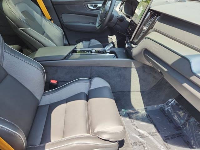 2026 Volvo XC60 - Image 28