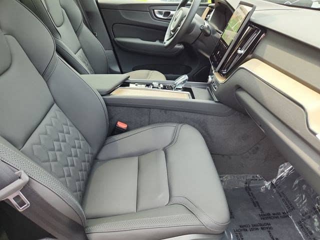 2026 Volvo XC60 - Image 28