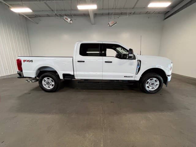 2025 Ford F-250 Super Duty - Image 2