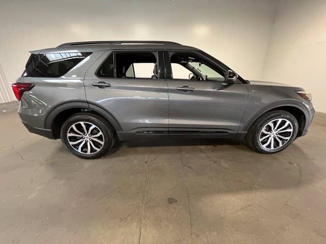 2025 Ford Explorer - Image 2