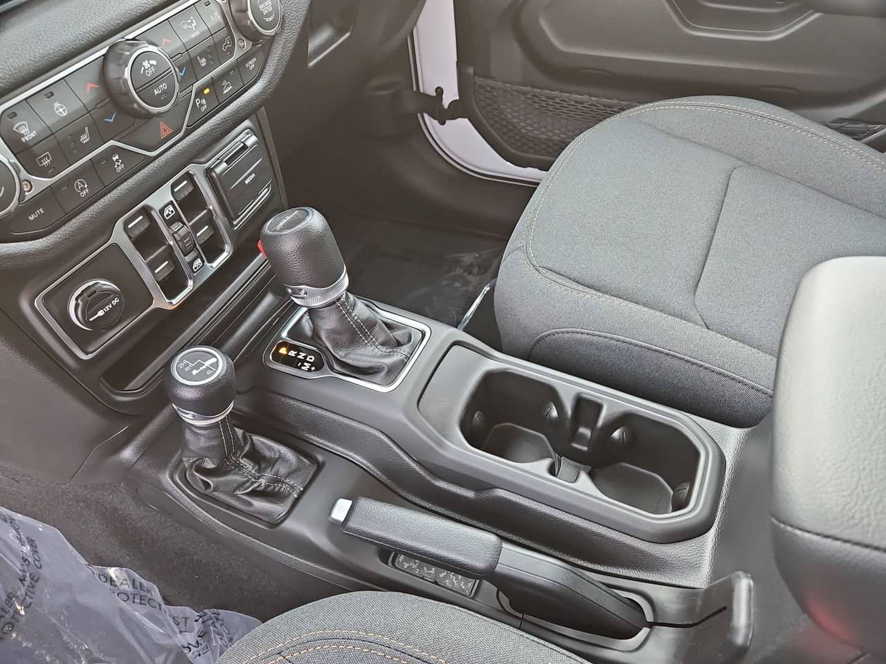 2026 Jeep Gladiator - Image 30