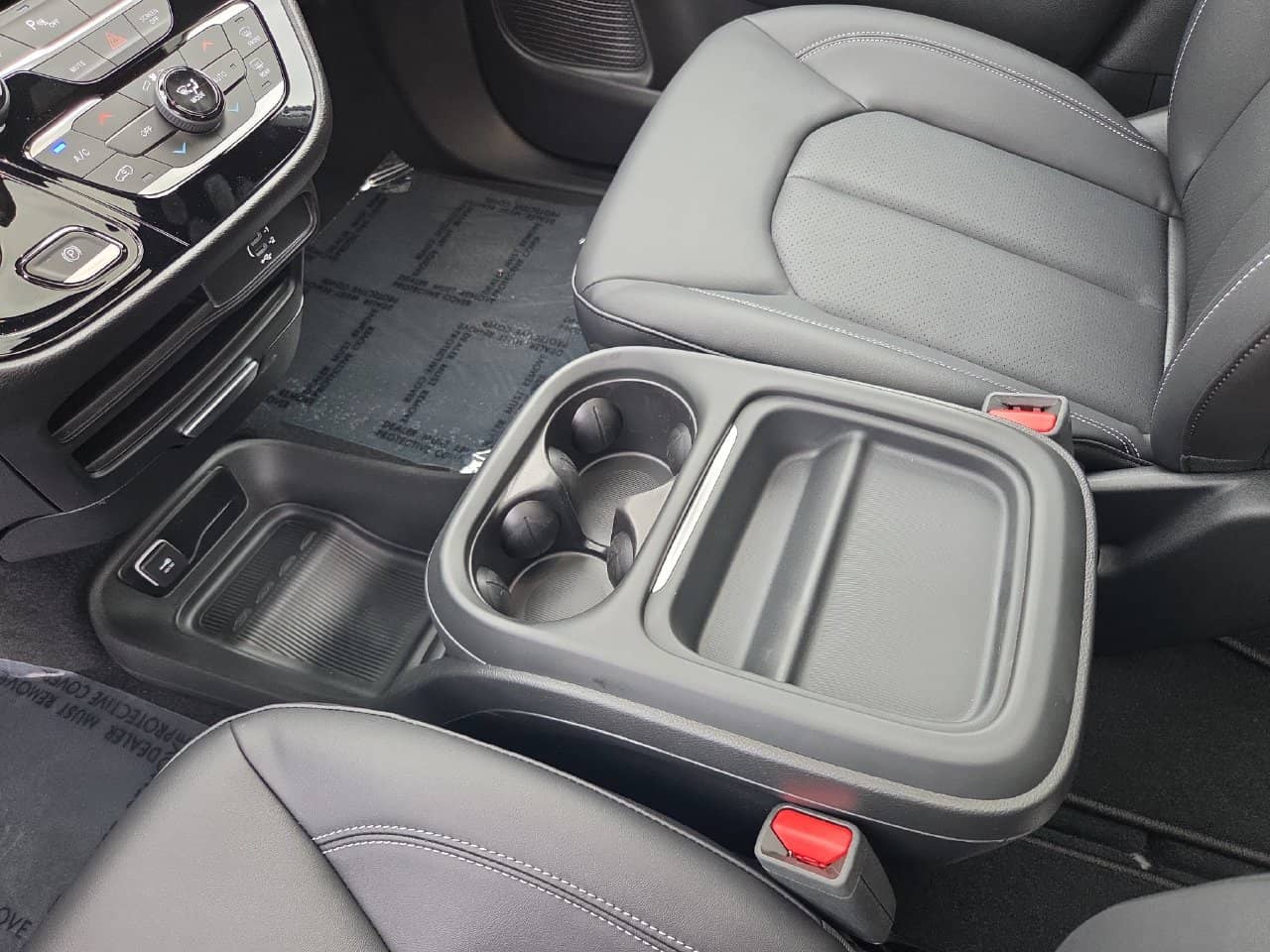 2027 Chrysler Pacifica - Image 33