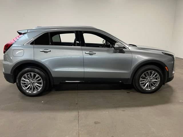2025 Cadillac XT4 - Image 2