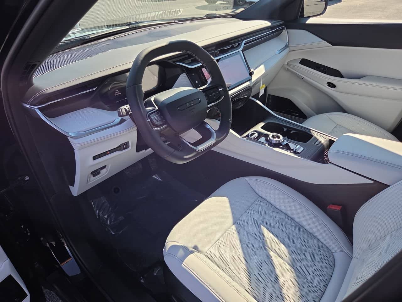 2026 Jeep Cherokee - Image 2
