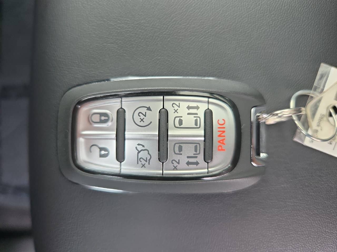 2027 Chrysler Pacifica - Image 35