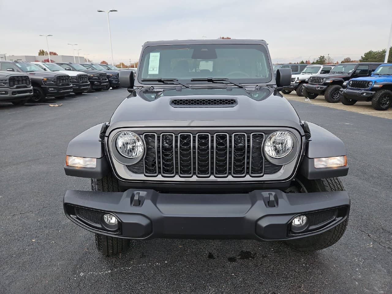 2026 Jeep Gladiator - Image 2