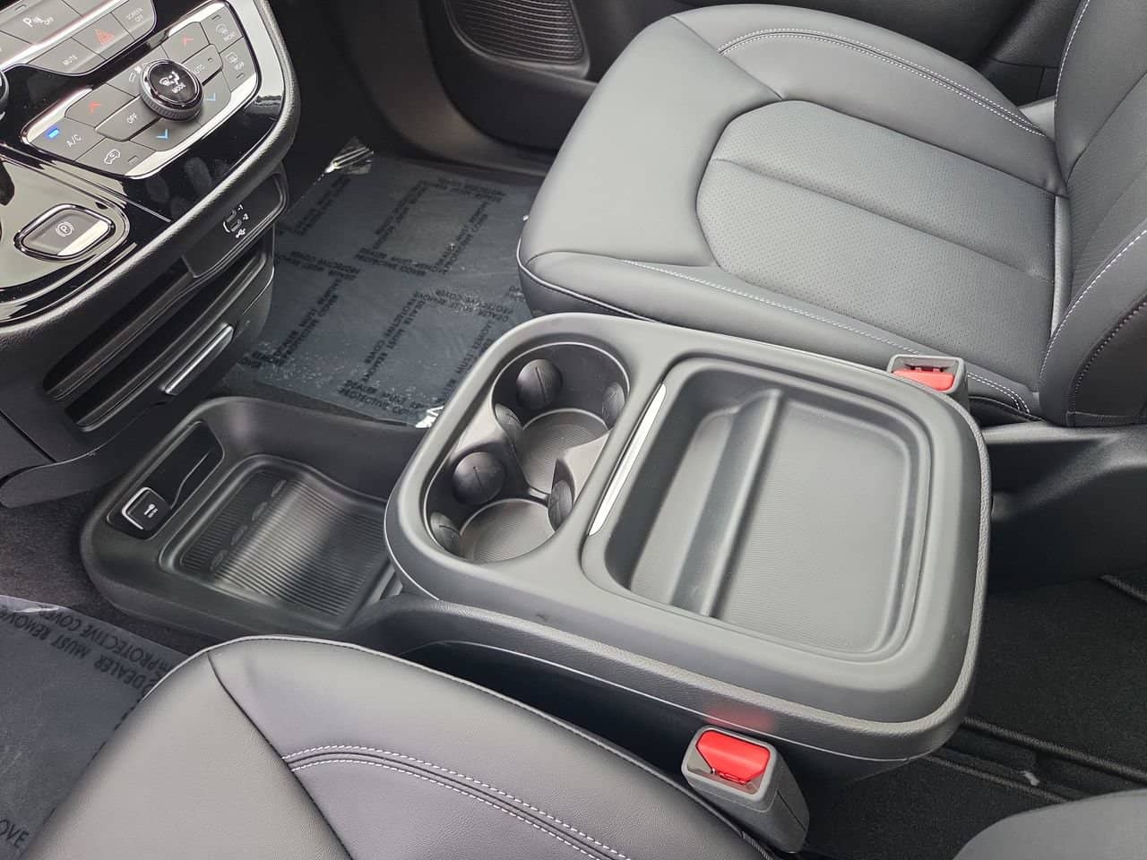 2027 Chrysler Pacifica - Image 33