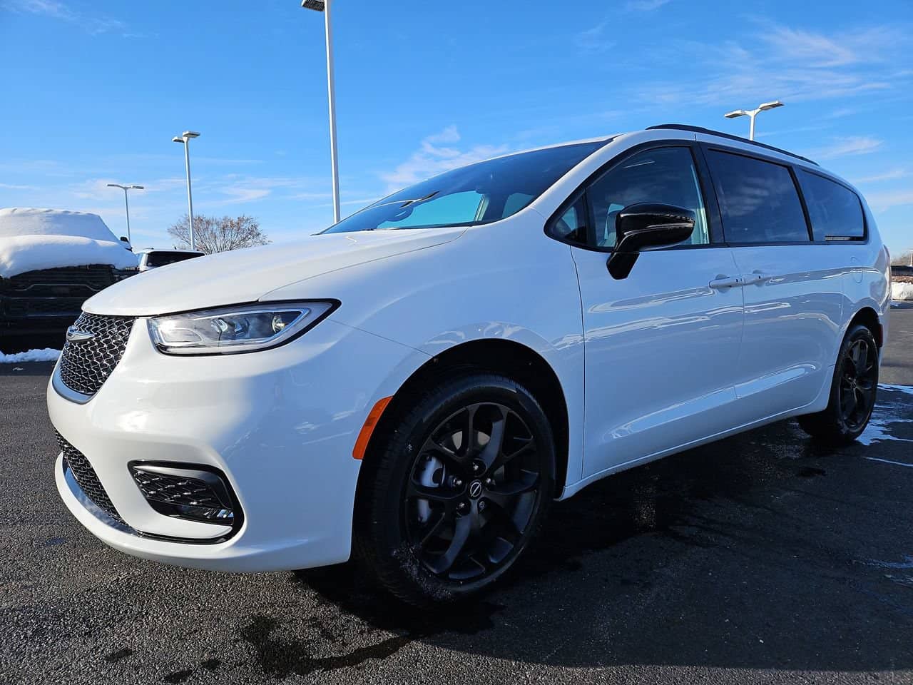 2026 Chrysler Pacifica - Image 3