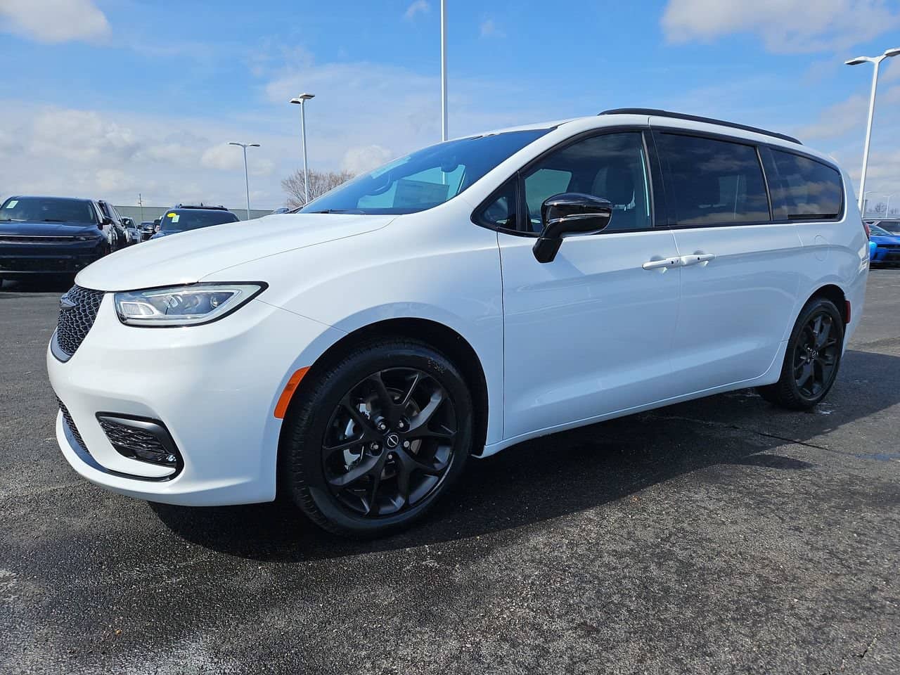 2026 Chrysler Pacifica - Image 3