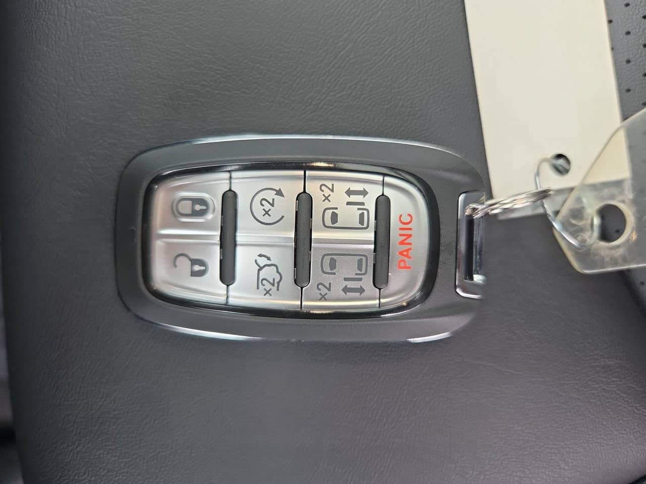 2027 Chrysler Pacifica - Image 34