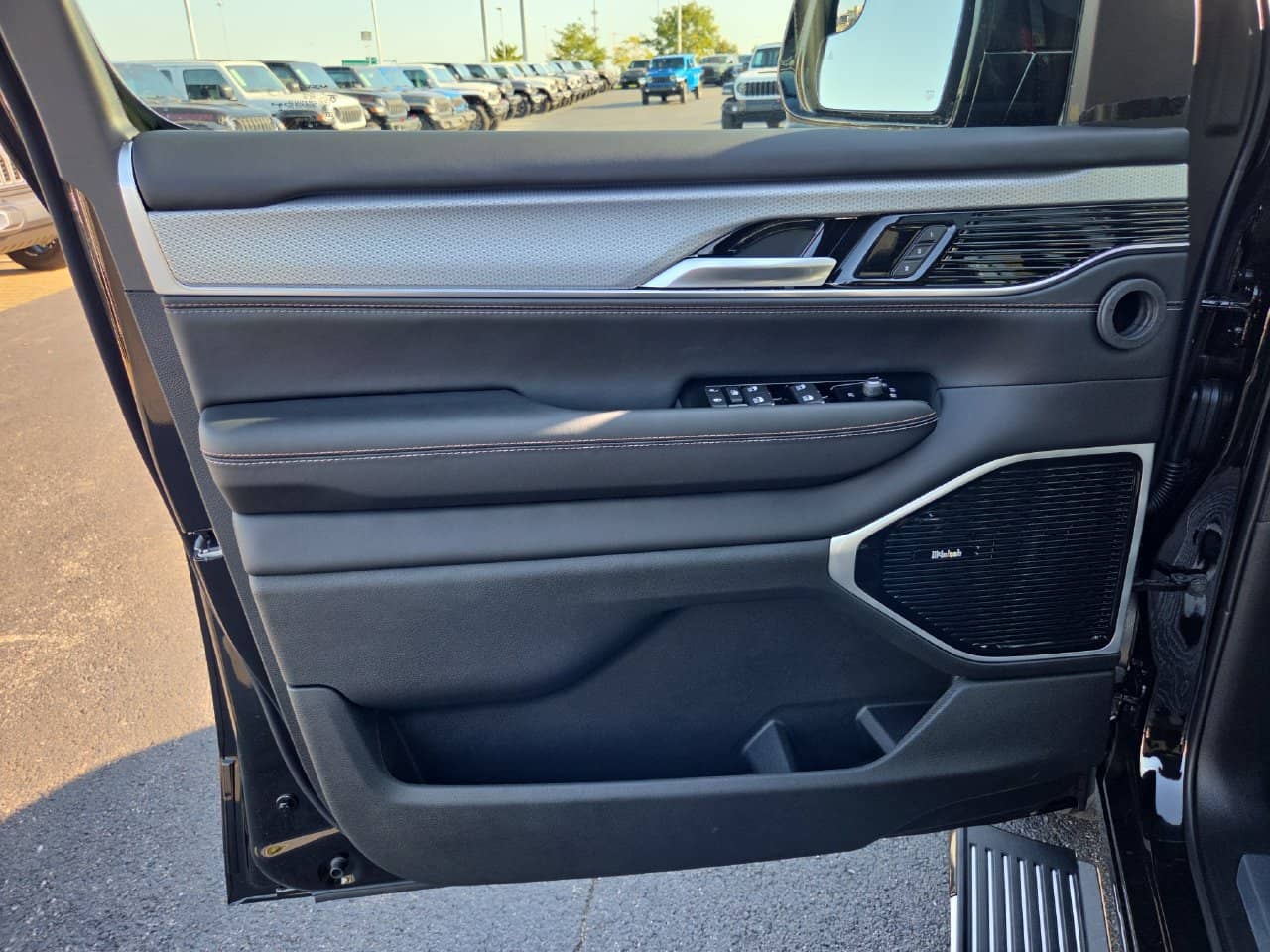 2027 Jeep Grand Wagoneer - Image 3