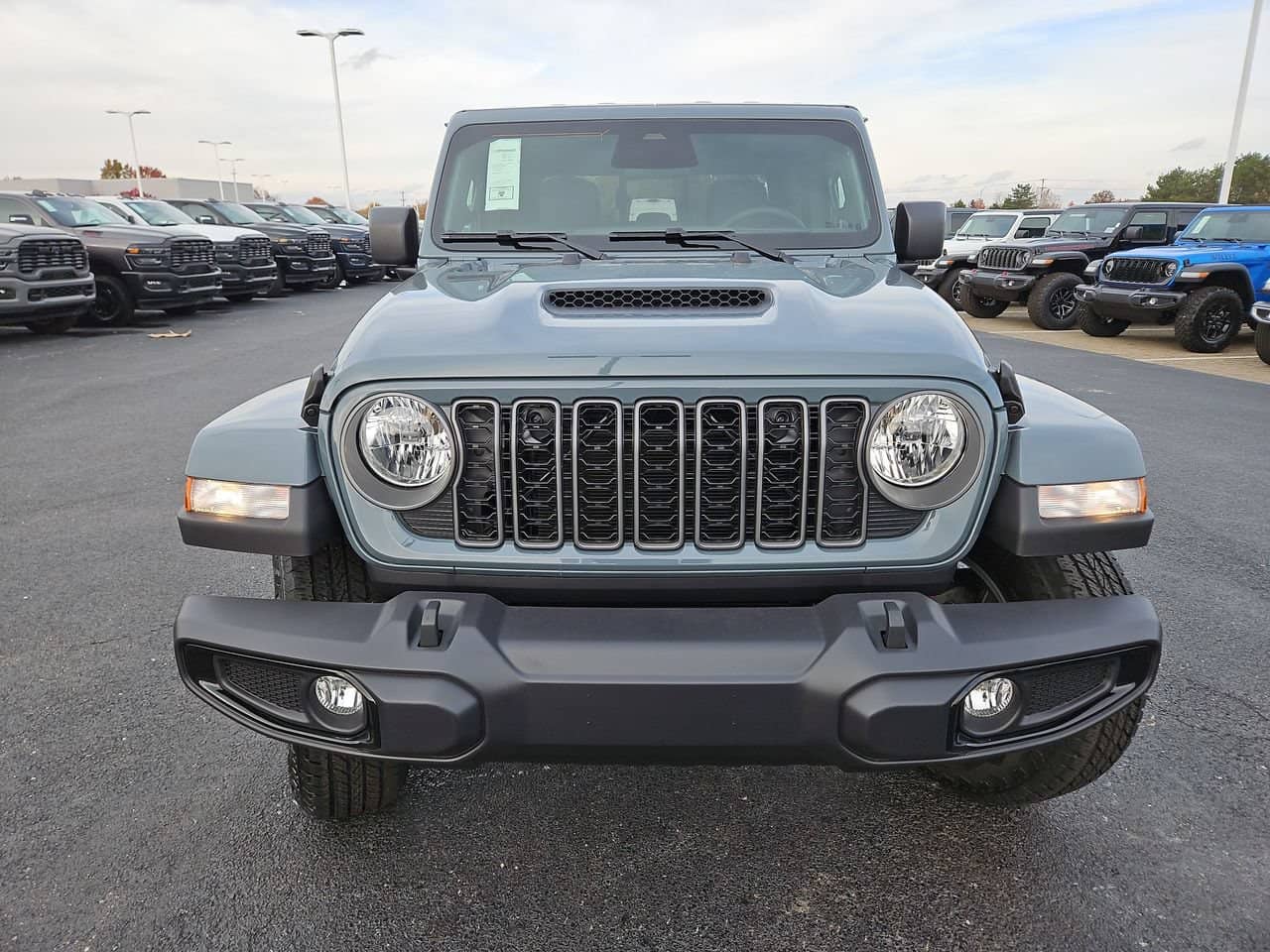 2026 Jeep Gladiator - Image 2