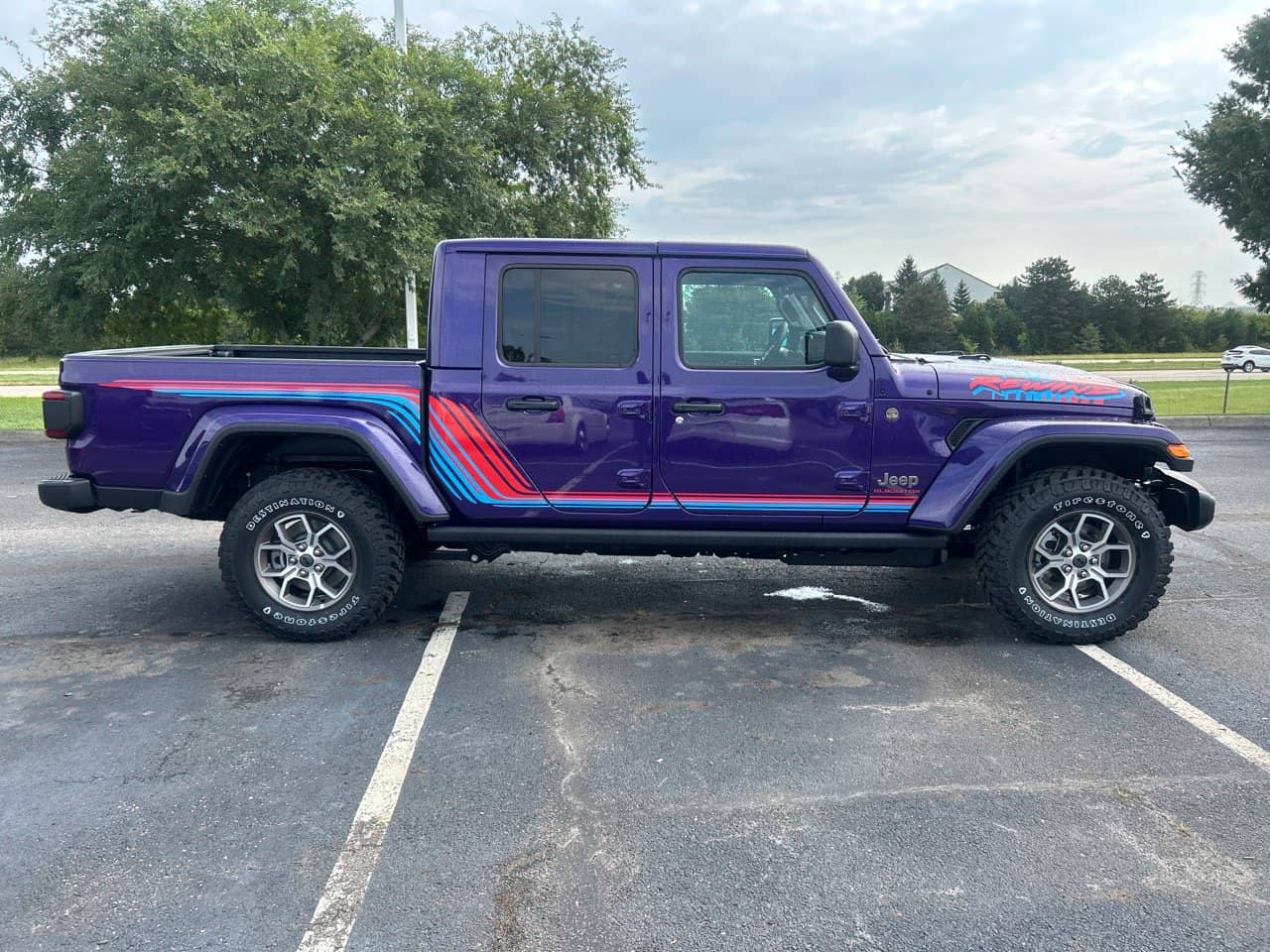 2026 Jeep Gladiator - Image 2