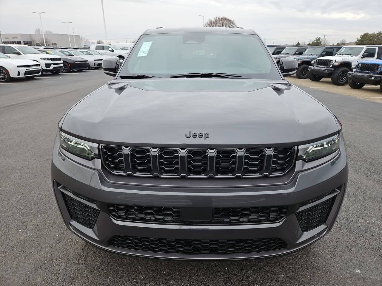 2026 Jeep Grand Cherokee - Image 2