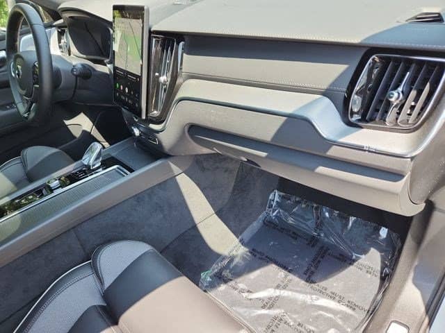2026 Volvo XC60 - Image 29