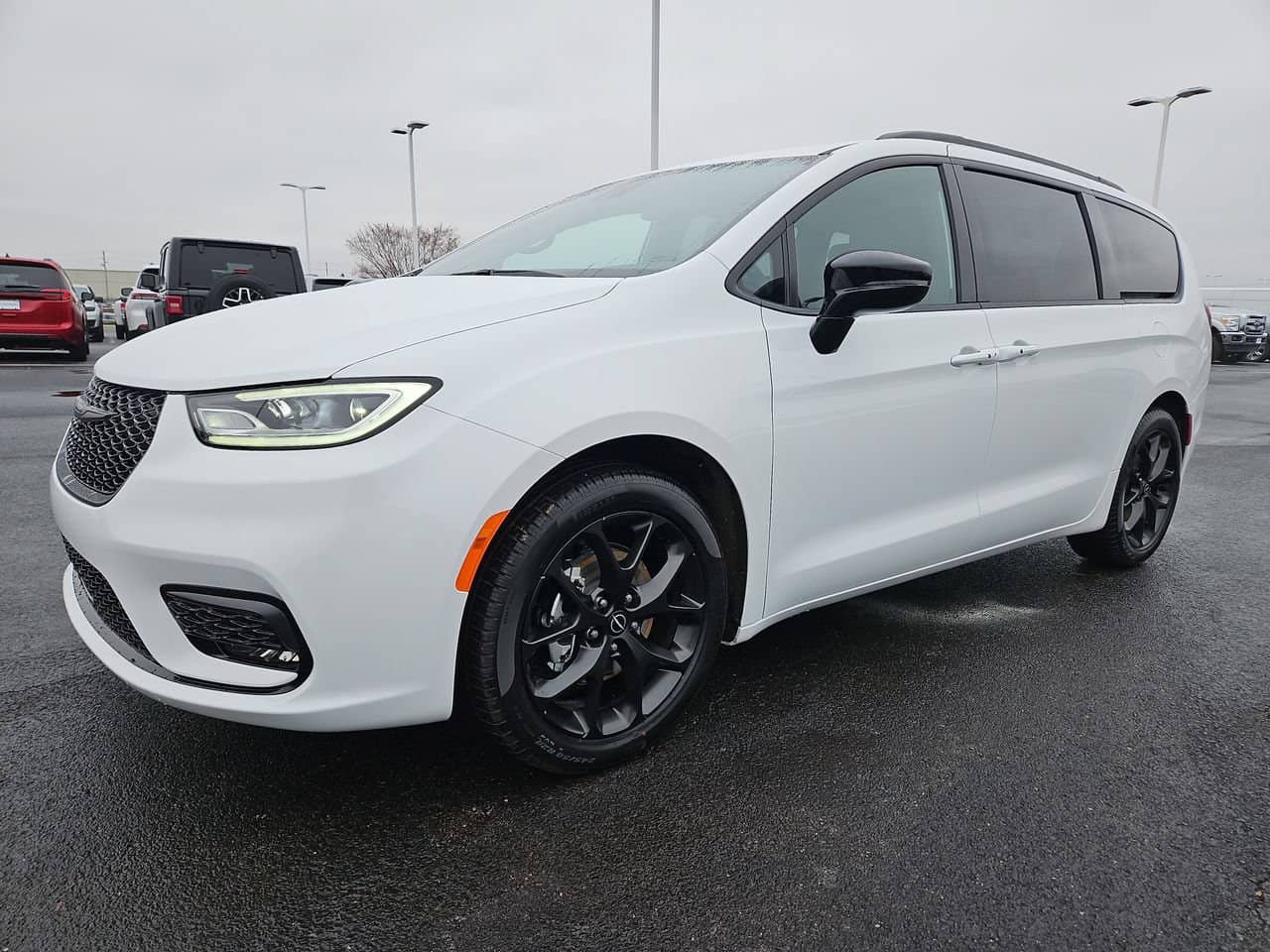 2026 Chrysler Pacifica - Image 3