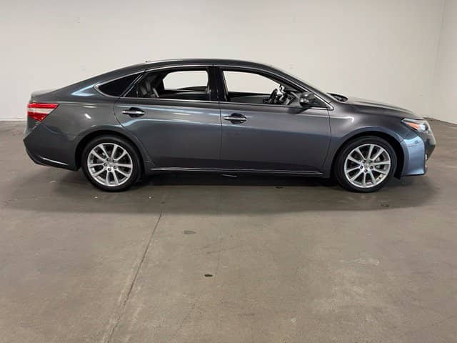 2014 Toyota Avalon - Image 2