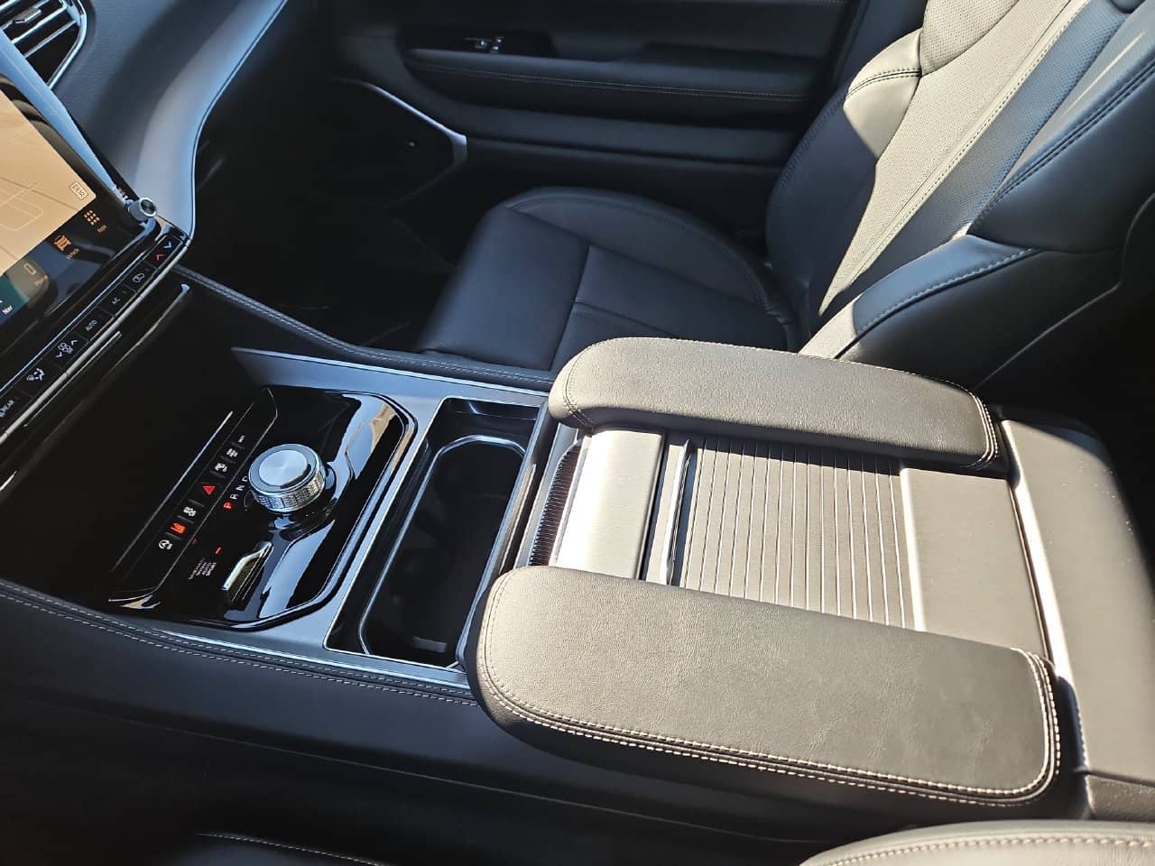 2026 Jeep Grand Wagoneer - Image 32