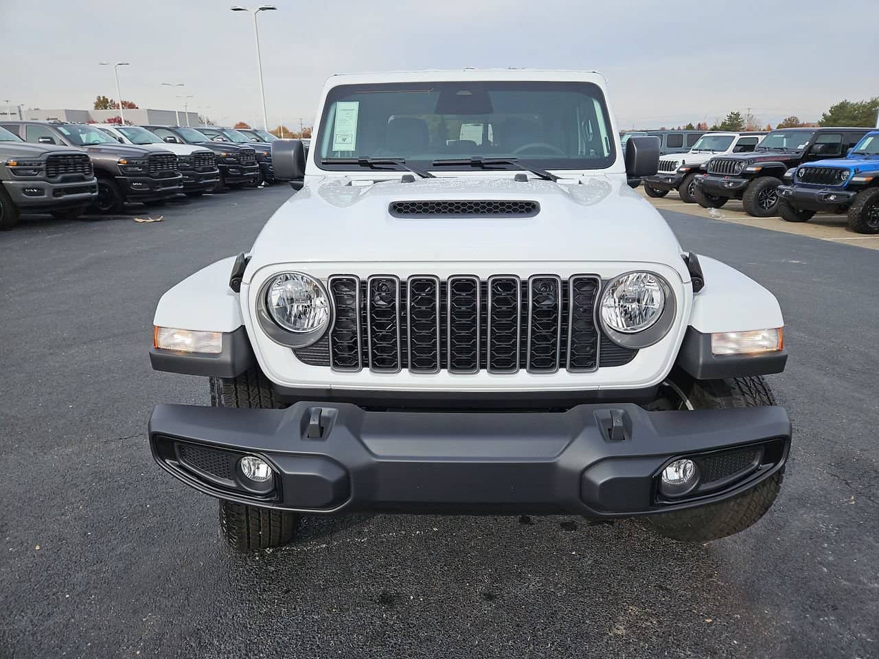 2026 Jeep Gladiator - Image 2