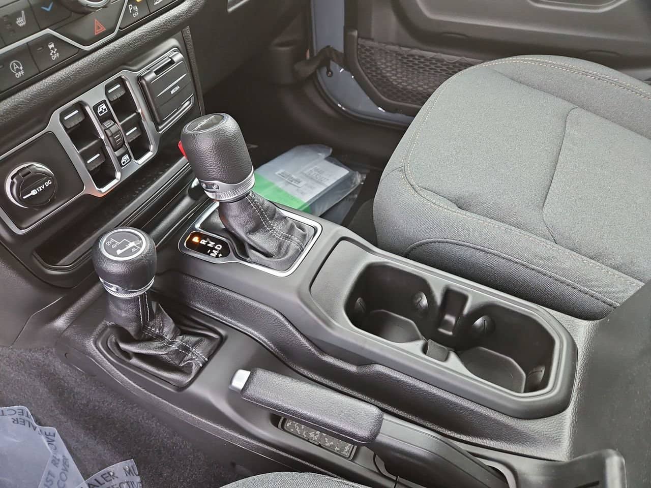 2026 Jeep Gladiator - Image 30