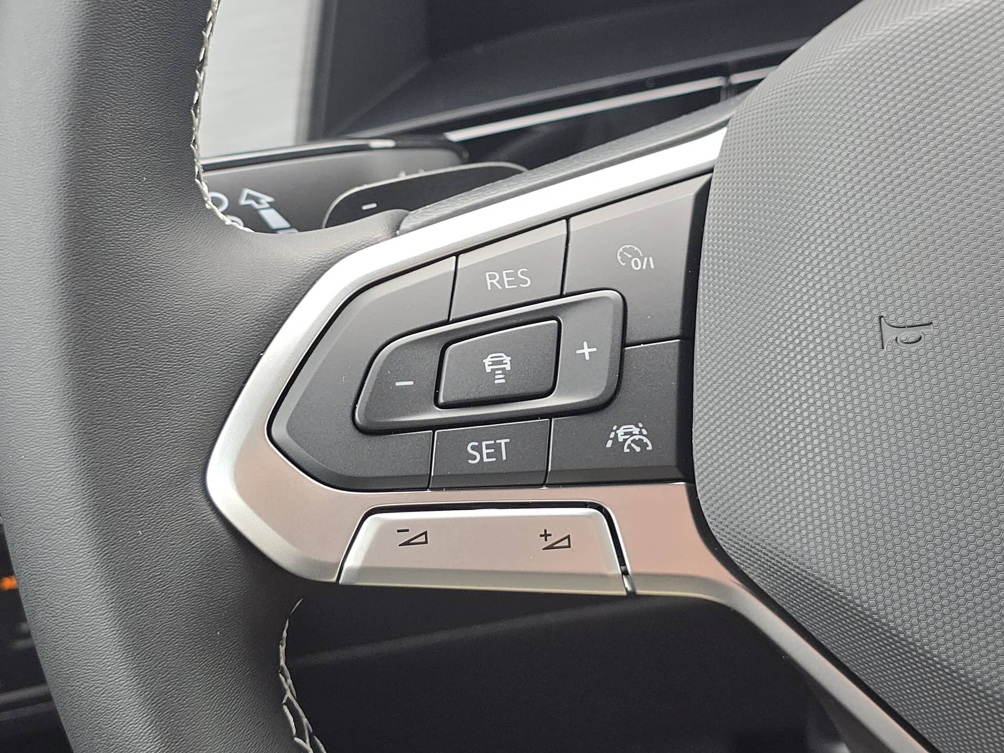 2026 Volkswagen Atlas Cross Sport - Image 26
