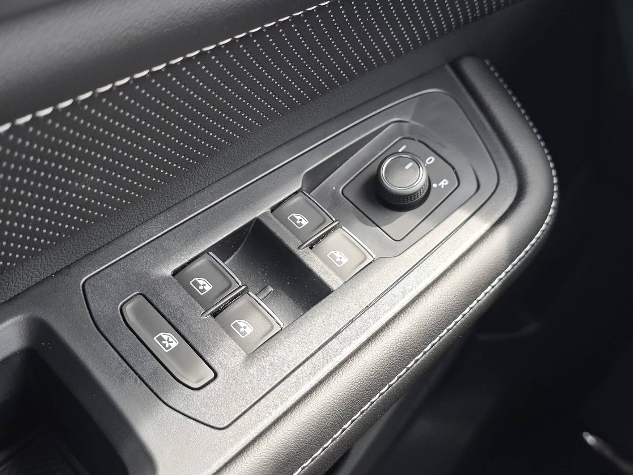 2026 Volkswagen Atlas Cross Sport - Image 26
