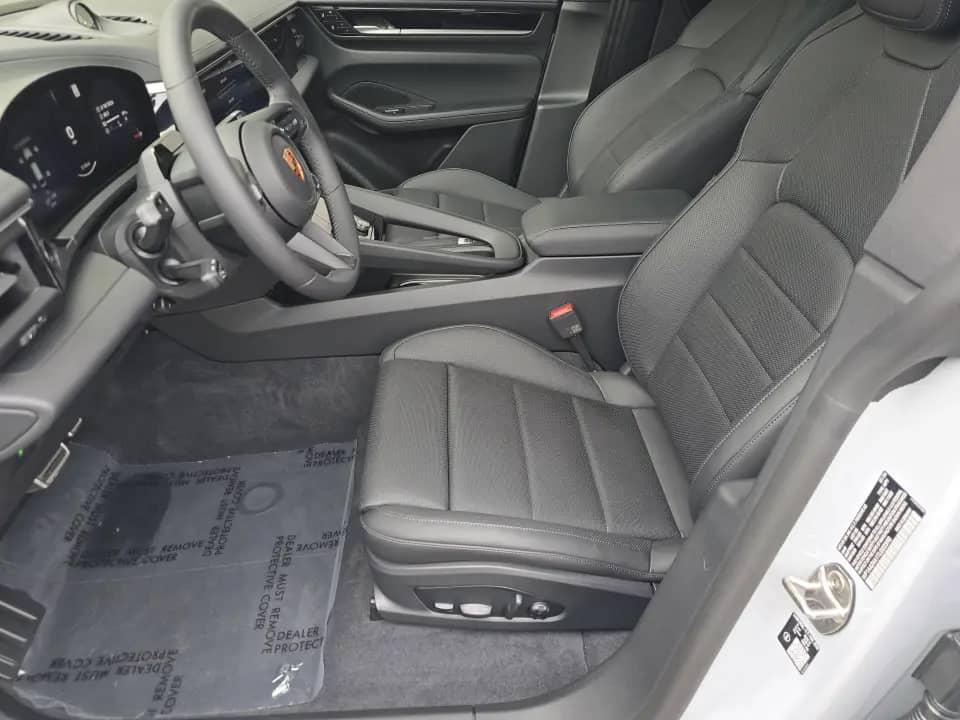 2026 Porsche Macan - Image 39