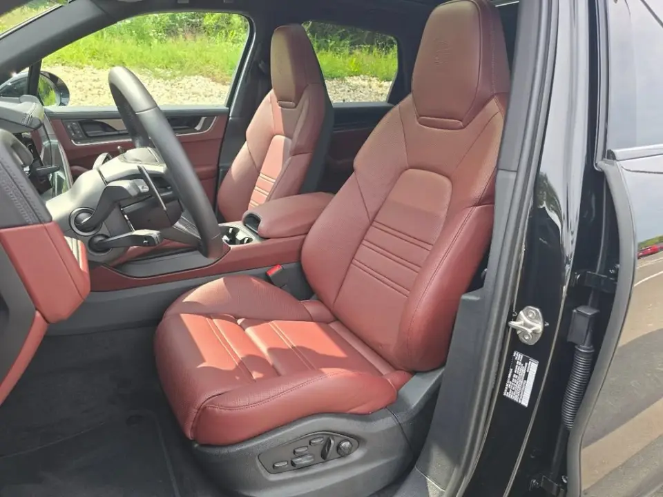 2026 Porsche Cayenne - Image 39