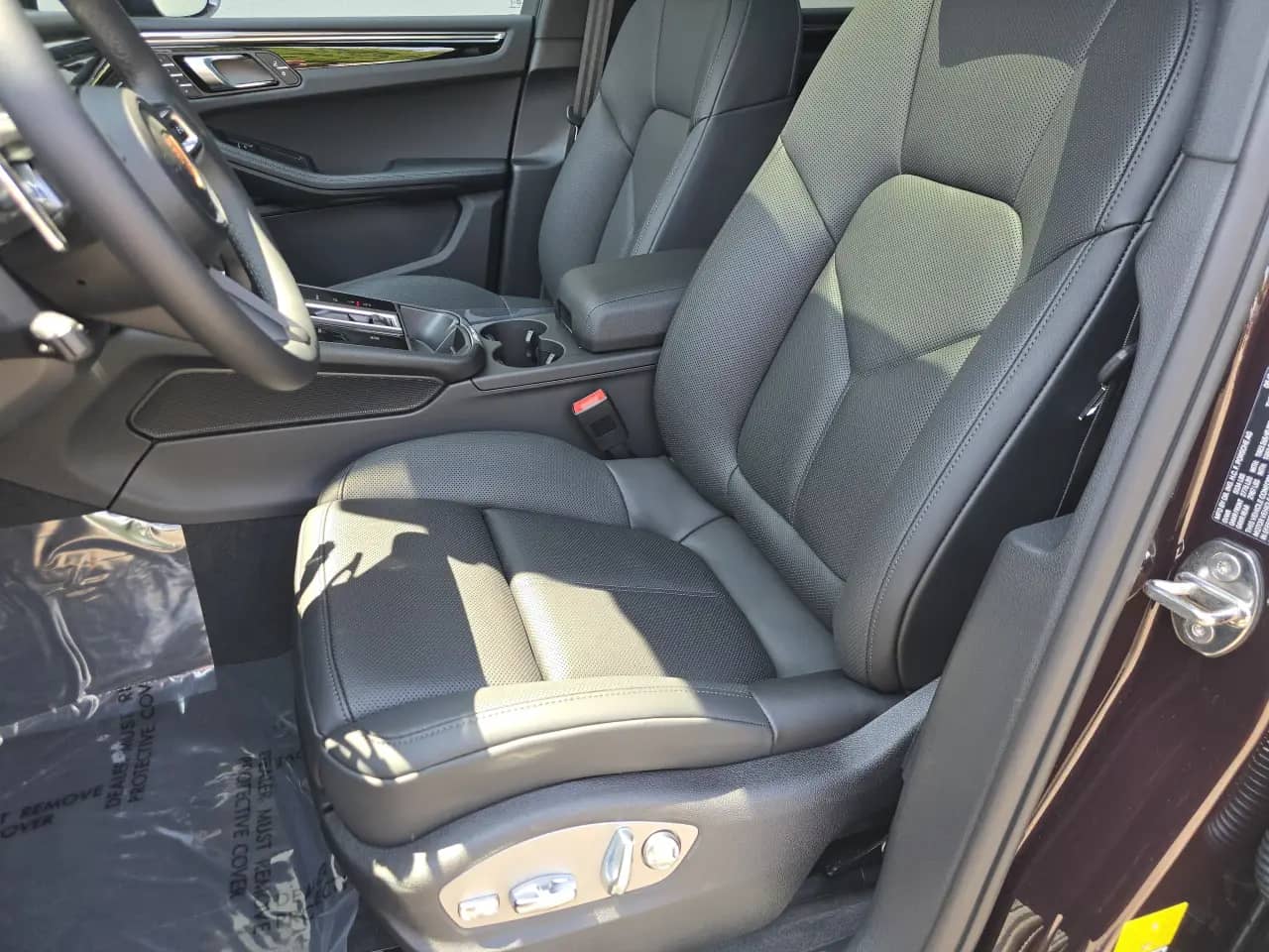 2026 Porsche Macan - Image 40