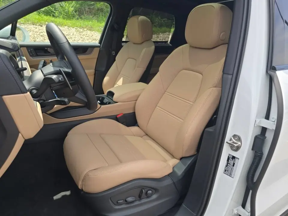 2026 Porsche Cayenne - Image 39