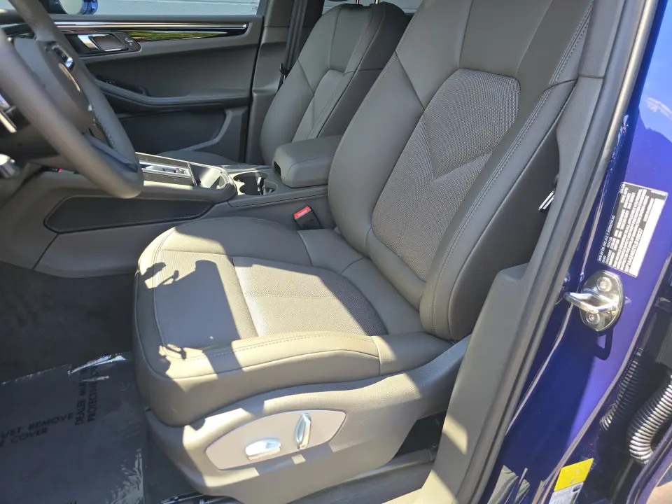 2026 Porsche Macan - Image 39