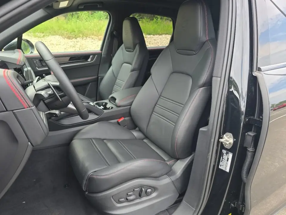 2026 Porsche Cayenne - Image 39