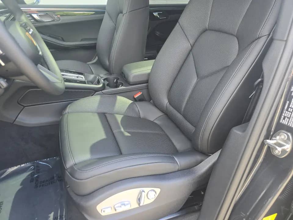 2026 Porsche Macan - Image 39