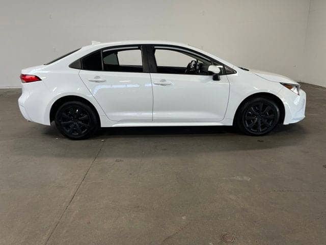 2021 Toyota Corolla - Image 2
