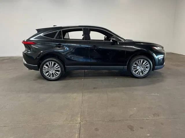 2021 Toyota Venza - Image 2