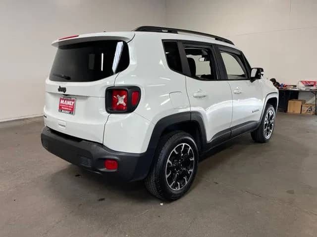 2023 Jeep Renegade - Image 3