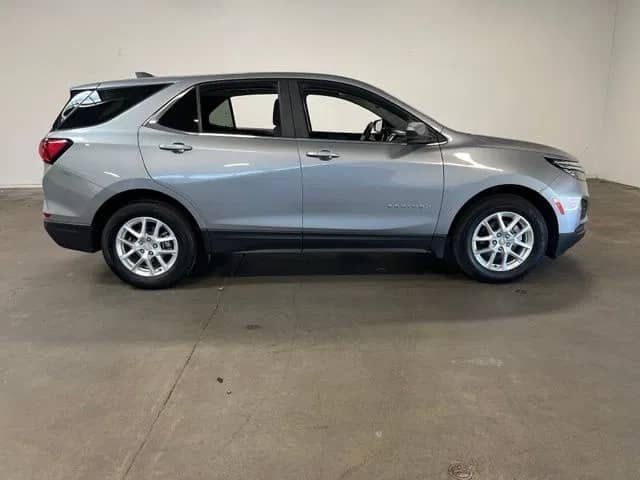 2024 Chevrolet Equinox - Image 2